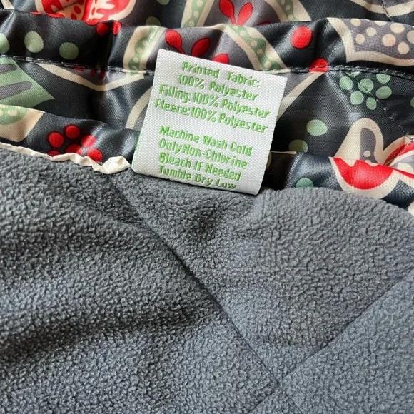 Vera Bradley Stadium Blanket in RETIRED Nomadic Floral - Picture 7 of 8